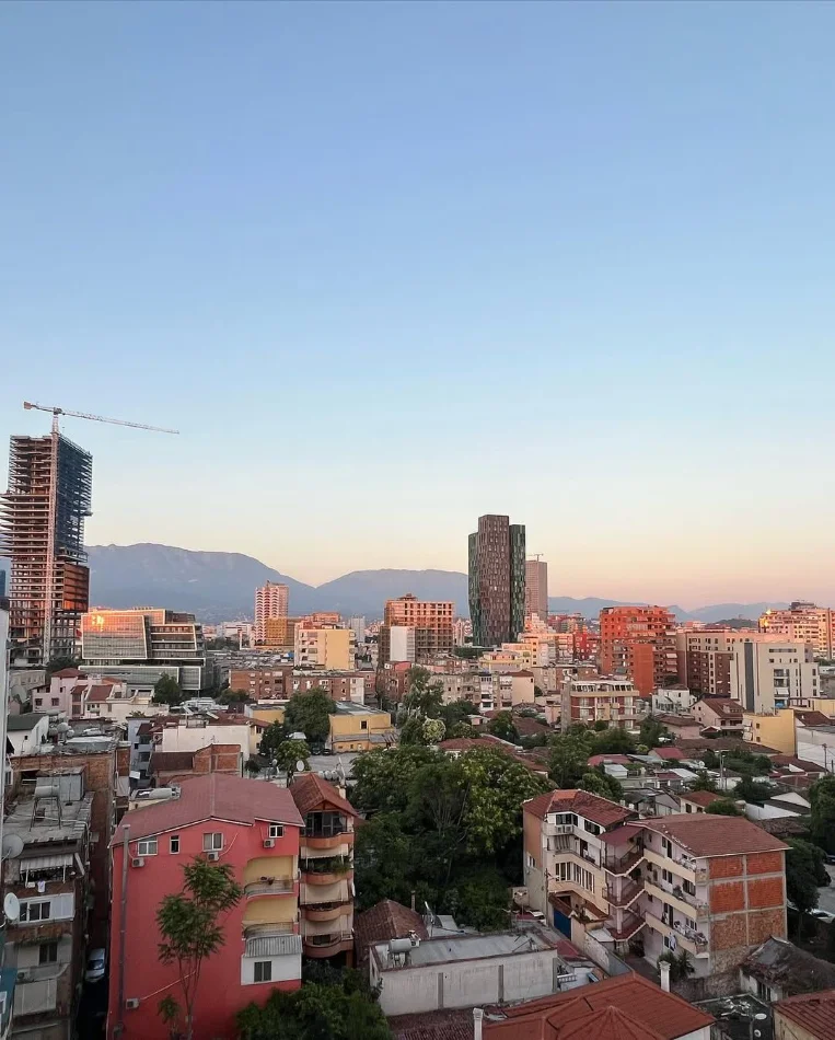 Tirane, jepet me qera apartament 1+1+Ballkon Kati 8, 75 m² 750 € (Myslym Shyr)