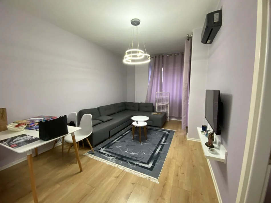 Tirane, jepet me qera apartament 1+1 Kati 3, 70 m² 450 € (Grand Gallery)