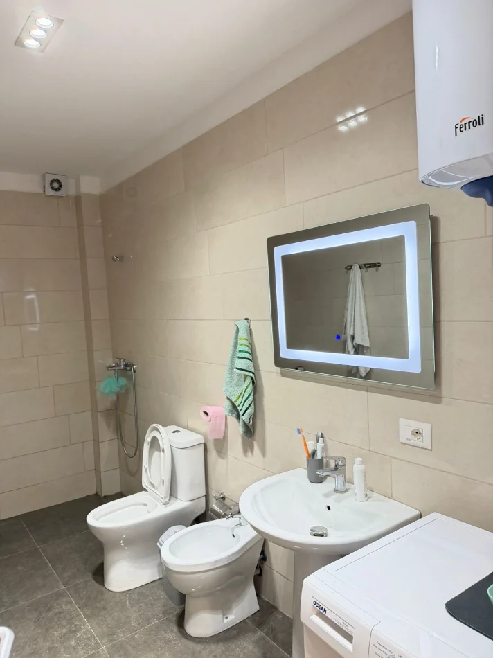 Tirane, jepet me qera apartament 1+1 Kati 10, 60 m² 400 € (Astir)