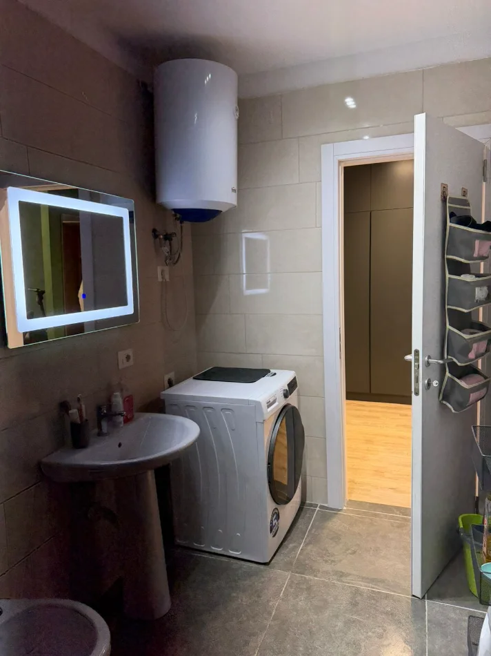 Tirane, jepet me qera apartament 1+1 Kati 10, 60 m² 400 € (Astir)