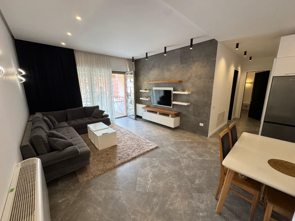 Tirane, jepet me qera apartament 2+1 Kati 5, 1.350 € (delijorgji)
