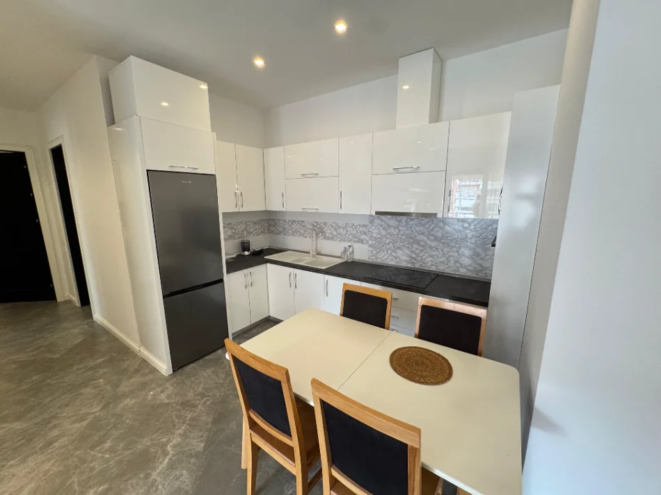 Tirane, jepet me qera apartament 2+1 Kati 5, 1.350 € (delijorgji)