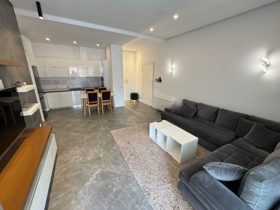 Tirane, jepet me qera apartament 2+1 Kati 5, 1.350 € (delijorgji)