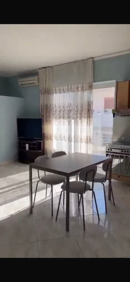 Tirane, jepet me qera apartament 1+1 Kati 2, 85 m² 350 € (kodra e priftit)