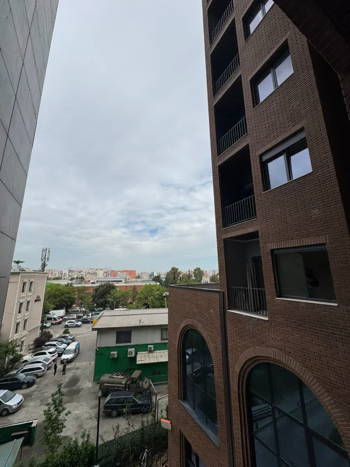 Tirane, shitet apartament 1+1 Kati 3, 54 m² 120.000 € (PERBALL ME BIRRA TIRANA)