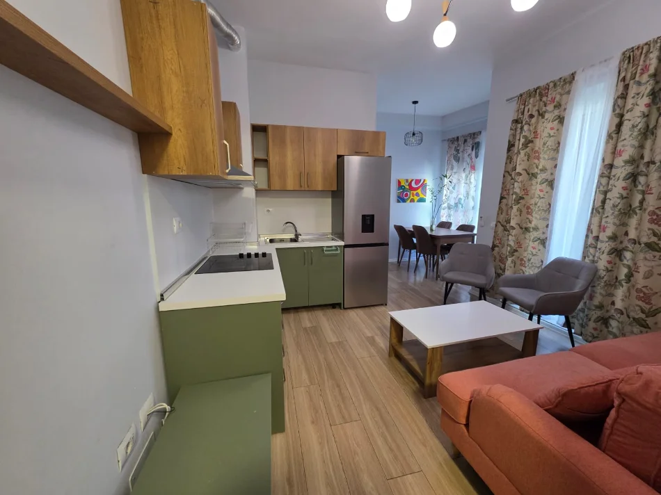 Tirane, jepet me qera apartament 1+1 Kati 5, 65 m² 450 € (KOMPLEKSI MANGALEM)