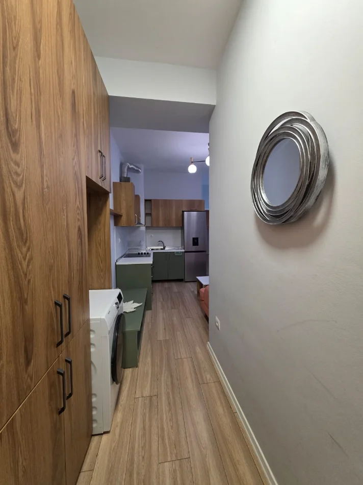 Tirane, jepet me qera apartament 1+1 Kati 5, 65 m² 450 € (KOMPLEKSI MANGALEM)