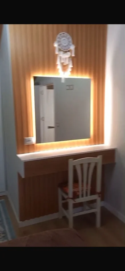 Tirane, jepet me qera apartament 1+1 Kati 2, 80 m² 600 € (Rruga Elbasanit, Vilat Amerikane)