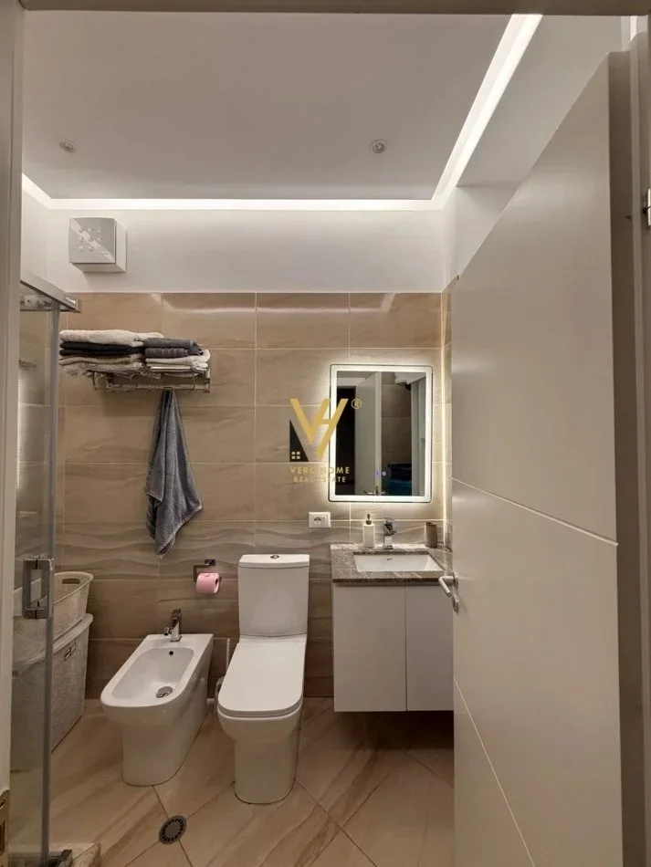 Tirane, jepet me qera apartament+verande | Penthouse 2+1+Ballkon Kati 5, 170 m² 1.000 € (QESARAKE)