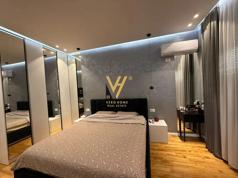 Tirane, jepet me qera apartament+verande | Penthouse 2+1+Ballkon Kati 5, 170 m² 1.000 € (QESARAKE)
