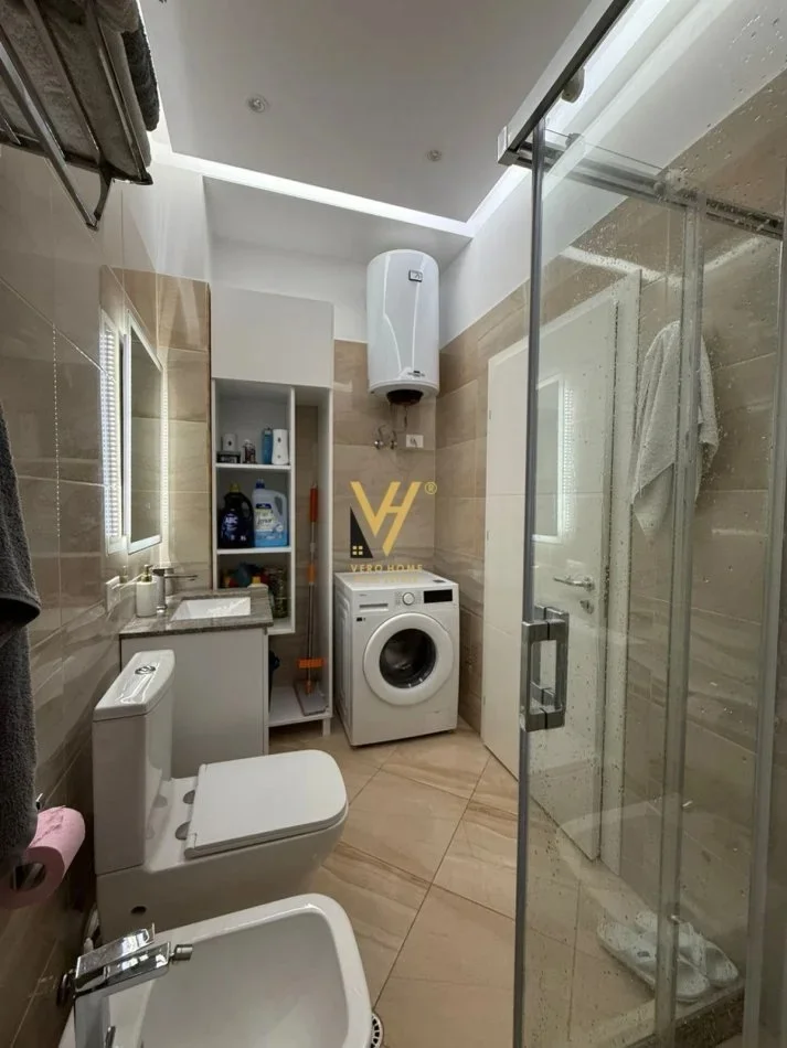 Tirane, jepet me qera apartament+verande | Penthouse 2+1+Ballkon Kati 5, 170 m² 1.000 € (QESARAKE)
