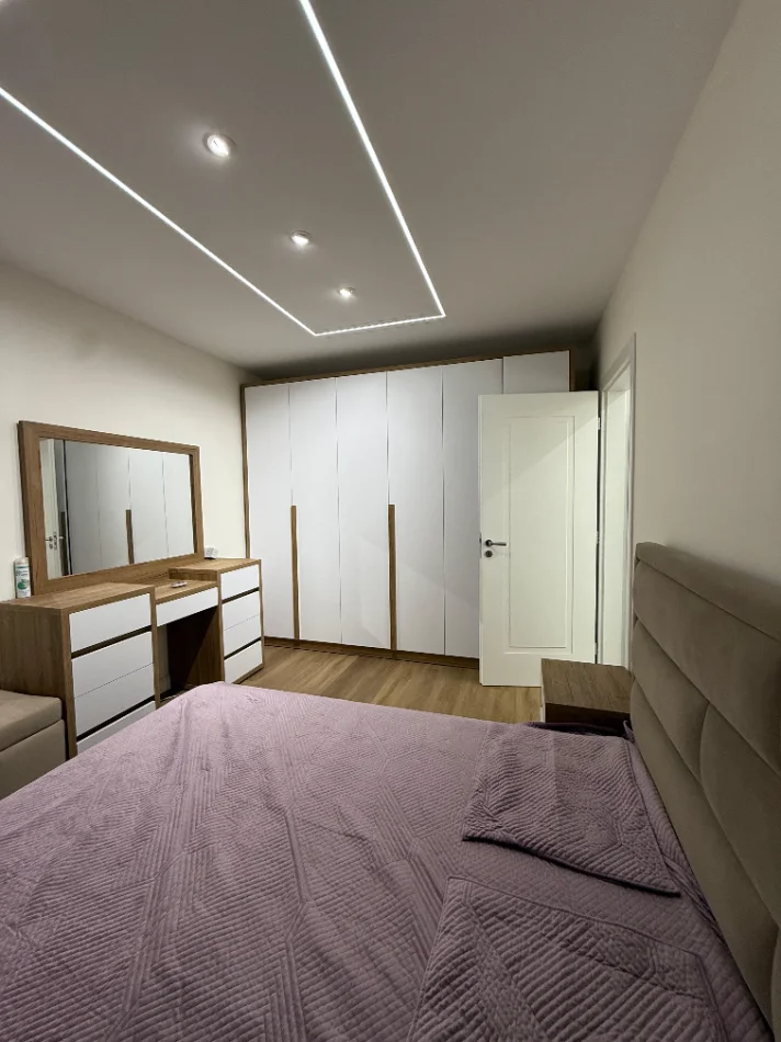 Tirane, jepet me qera apartament 2+1+Ballkon Kati 1, 750 € (Ish Fusha e Aviacionit)