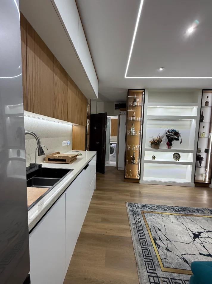 Tirane, jepet me qera apartament 2+1 Kati 1, 750 € (ISH FUSHA E AVIACIONIT)