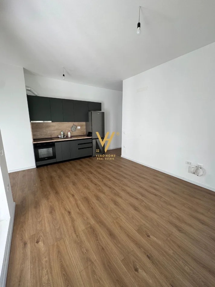 Tirane, jepet me qera zyre Kati 7, 60 m² 370 € (ALI DEMI)