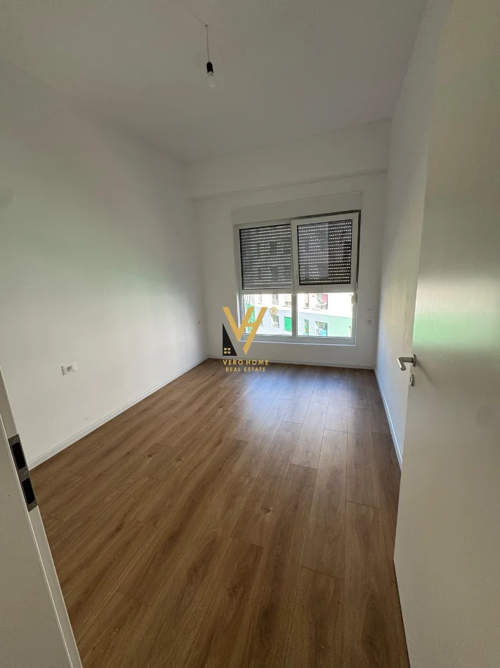 Tirane, jepet me qera apartament 1+1+Ballkon Kati 5, 60 m² 370 € (ALI DEMI)