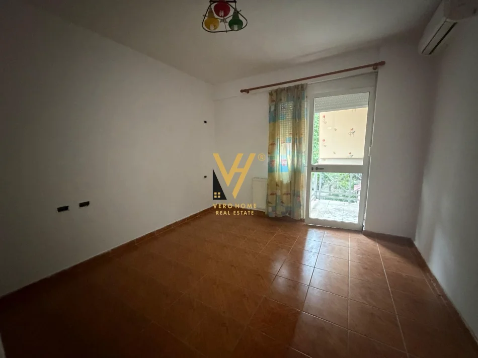 Tirane, jepet me qera zyre Kati 1, 130 m² 800 € (BLLOK)