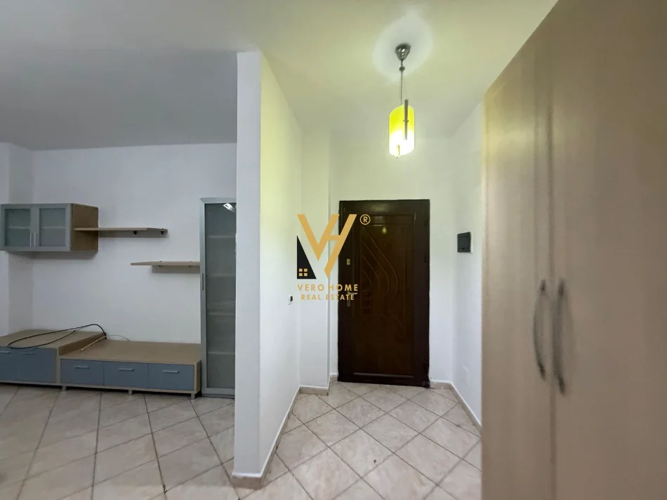 Tirane, jepet me qera zyre Kati 1, 130 m² 800 € (BLLOK)