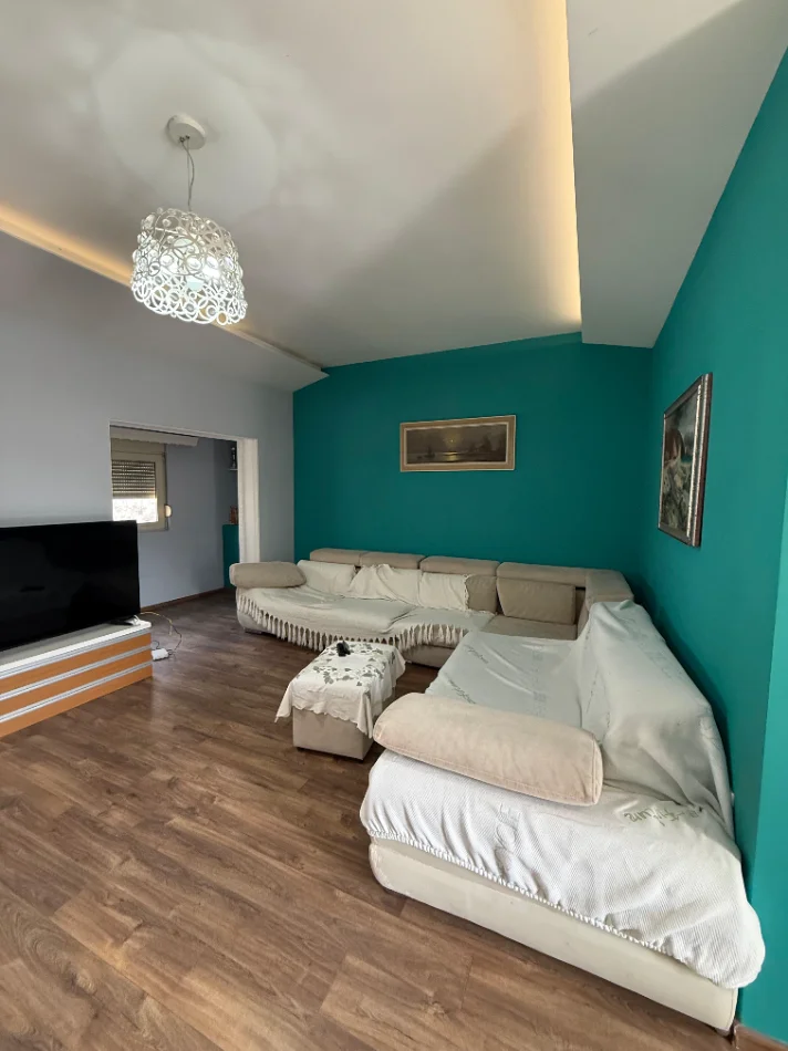 Tirane, jepet me qera Vile, Duplex/Apartament 2+1 Kati i 2 dhe 3, 160 m² (RRUGA E FORTUZIT)