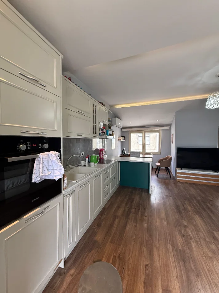 Tirane, jepet me qera Vile, Duplex/Apartament 2+1 Kati i 2 dhe 3, 160 m² (RRUGA E FORTUZIT)