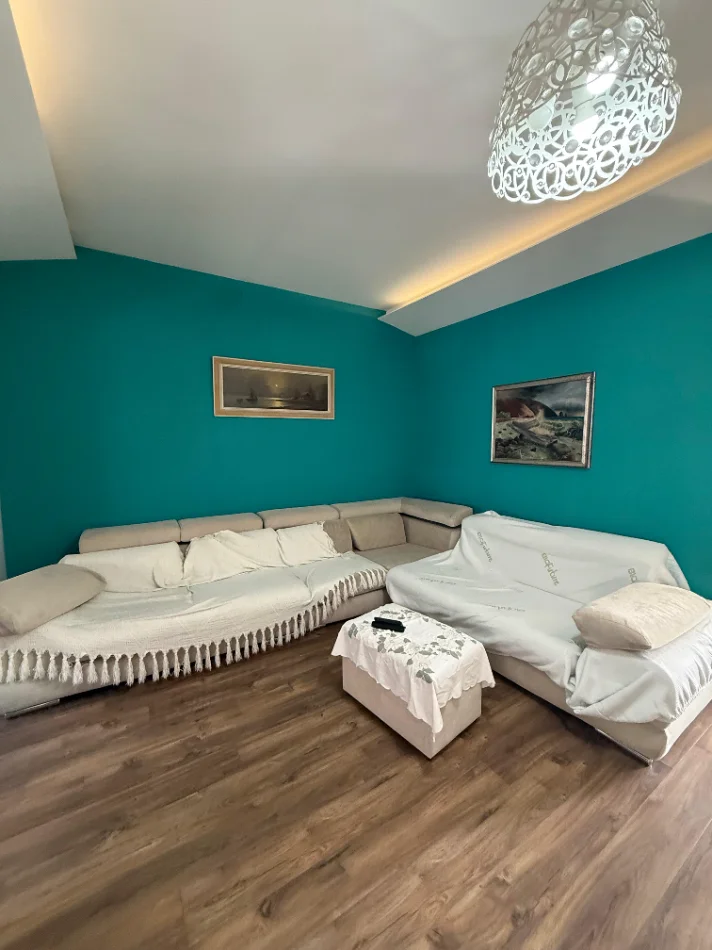 Tirane, jepet me qera Vile, Duplex/Apartament 2+1 Kati i 2 dhe 3, 160 m² (RRUGA E FORTUZIT)