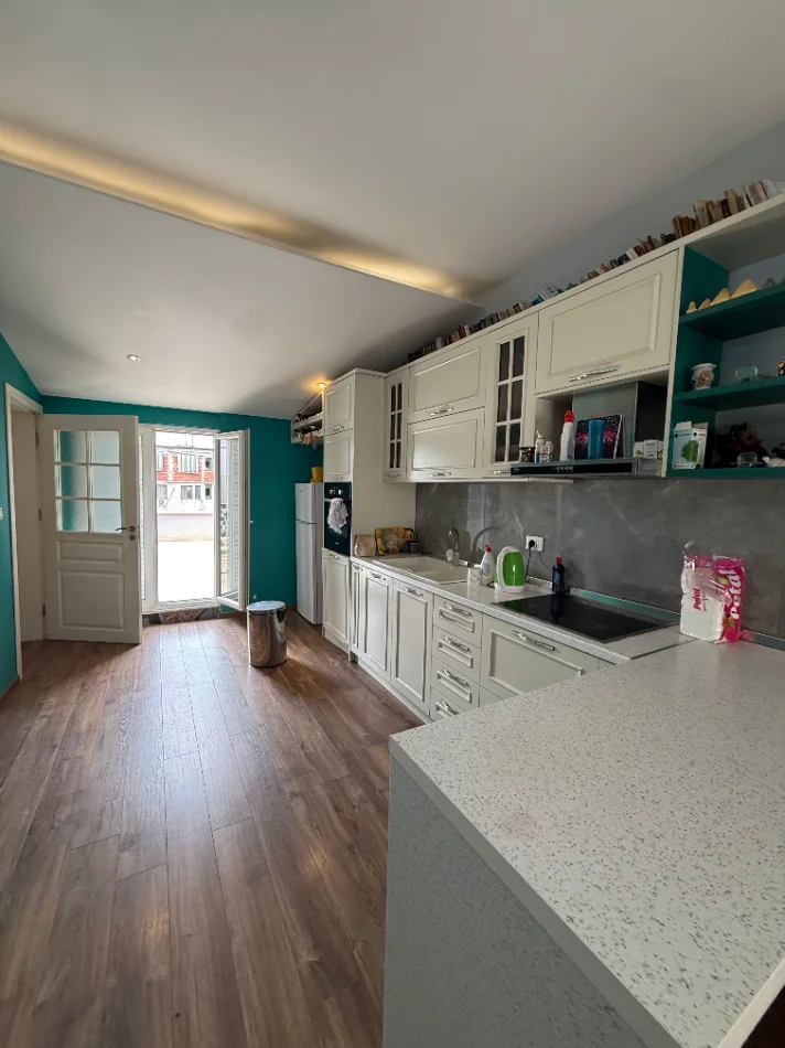Tirane, jepet me qera Vile, Duplex/Apartament 2+1 Kati i 2 dhe 3, 160 m² (RRUGA E FORTUZIT)