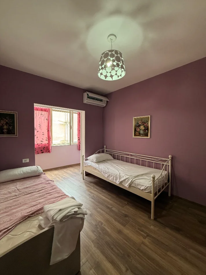 Tirane, jepet me qera Vile, Duplex/Apartament 2+1 Kati i 2 dhe 3, 160 m² (RRUGA E FORTUZIT)