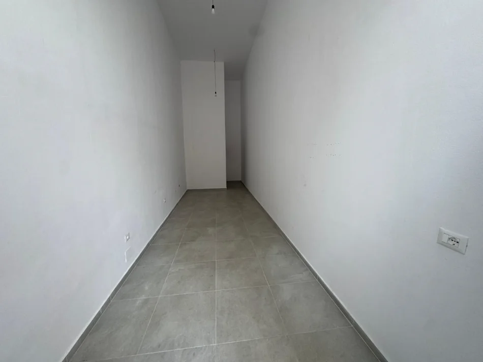 Tirane, jepet me qera ambjent biznesi Kati 0, 30 m² 400 € (Tregu Elektrik)