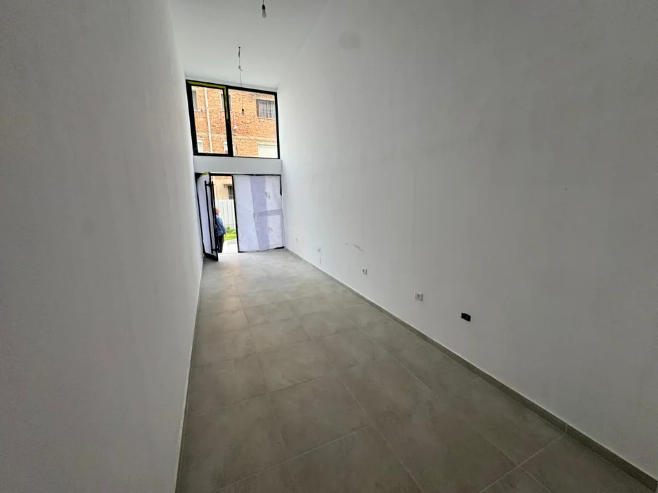 Tirane, jepet me qera ambjent biznesi Kati 0, 30 m² 400 € (Tregu Elektrik)