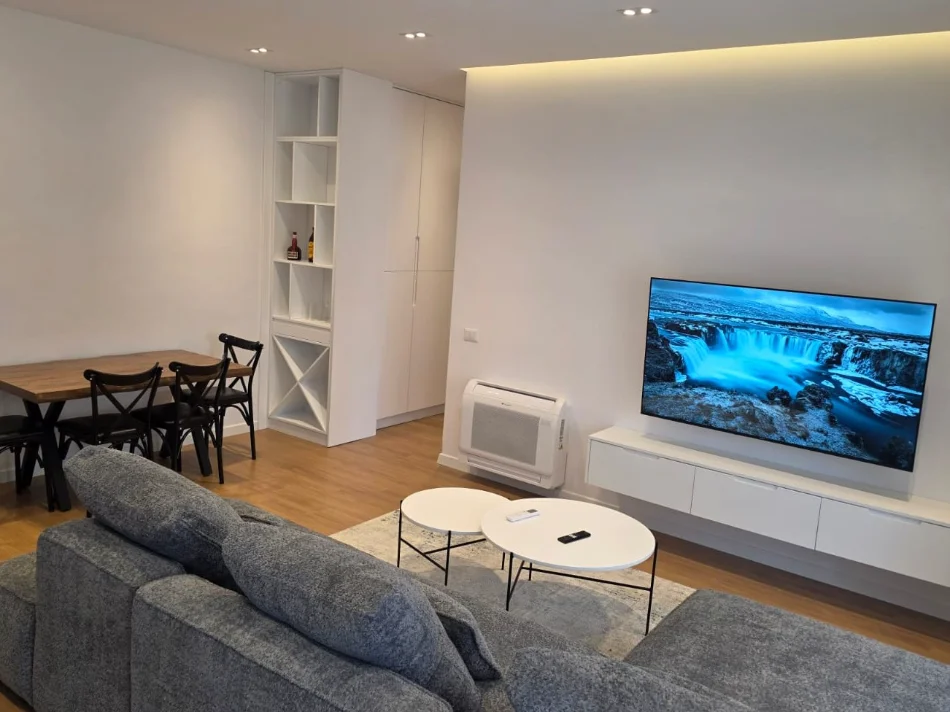 Tirane, jepet me qera 1+1 Kati 3, 72 m² 1.000 € (kompleksi delijorgji)