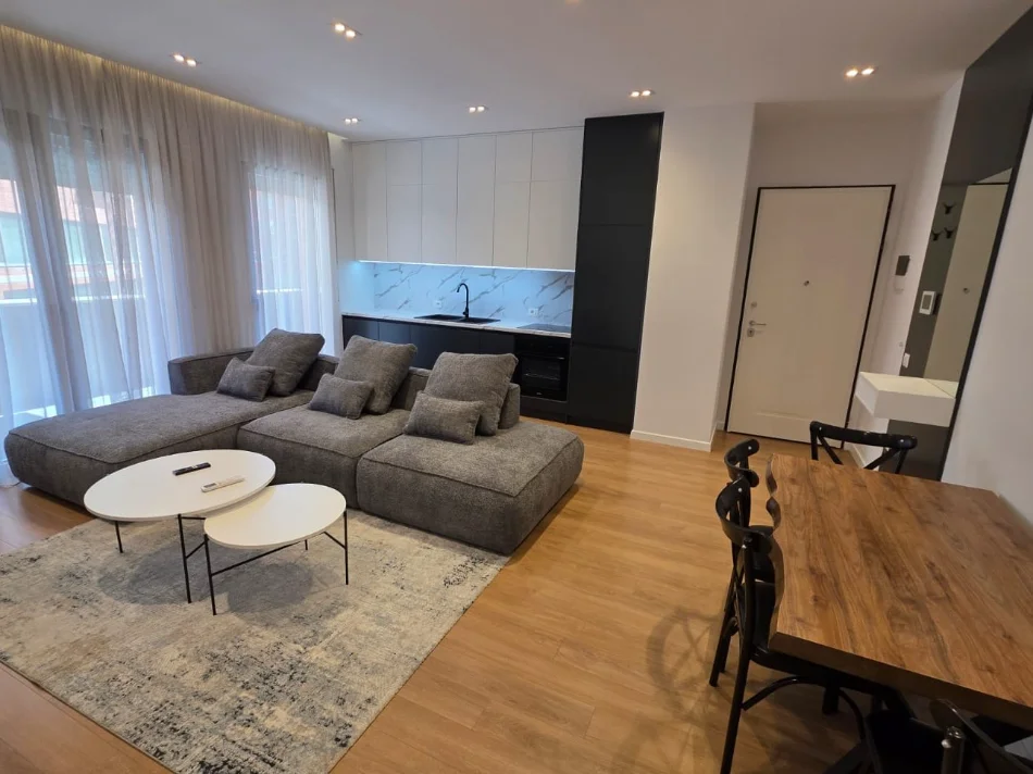 Tirane, jepet me qera 1+1 Kati 3, 72 m² 1.000 € (kompleksi delijorgji)
