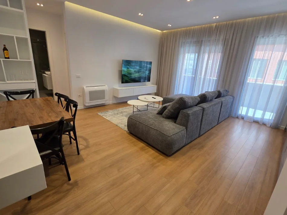 Tirane, jepet me qera 1+1 Kati 3, 72 m² 1.000 € (kompleksi delijorgji)