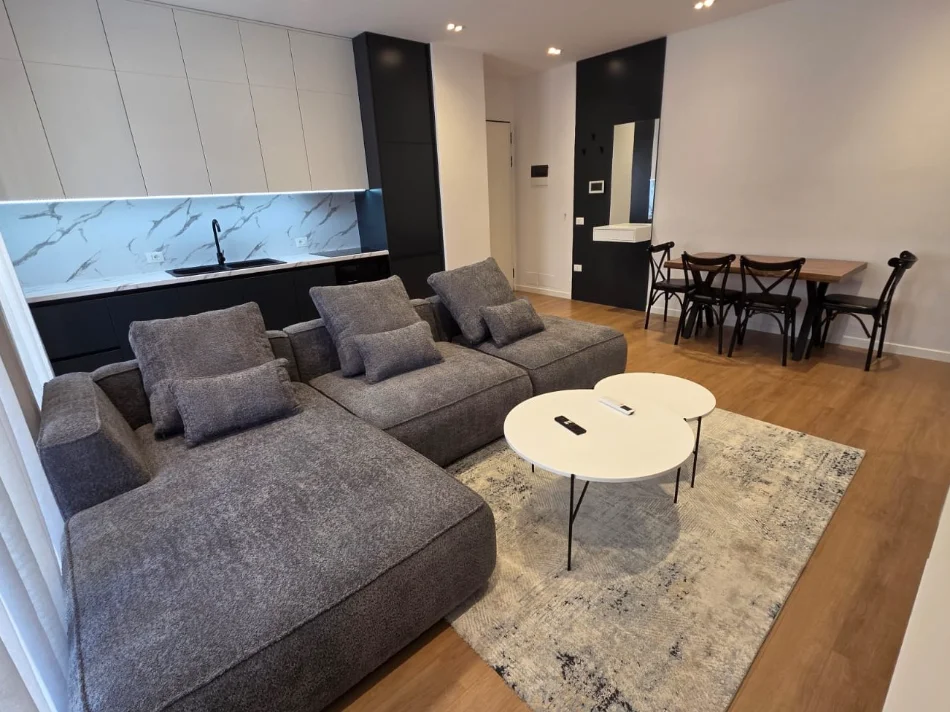 Tirane, jepet me qera 1+1 Kati 3, 72 m² 1.000 € (kompleksi delijorgji)