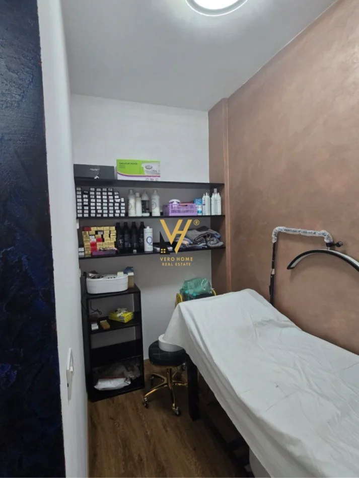 Tirane, jepet me qera ambjent biznesi Kati 0, 51 m² 500 € (SAUK)