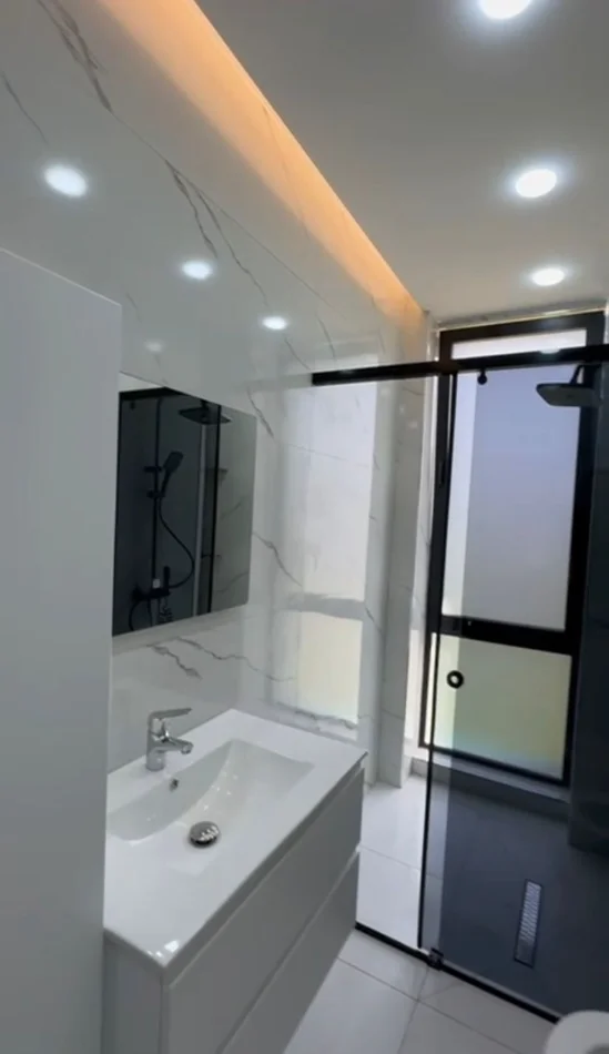 Tirane, jepet me qera apartament 1+1+Ballkon Kati 5, 69 m² 