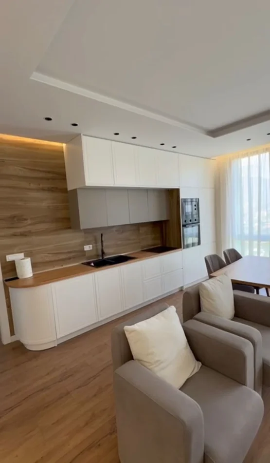 Tirane, jepet me qera apartament 1+1+Ballkon Kati 5, 69 m² 