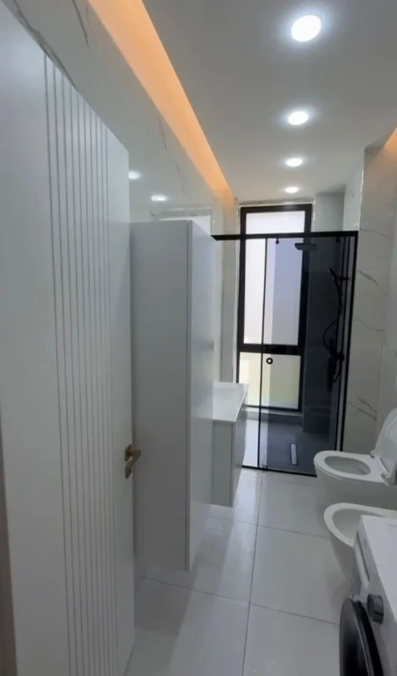 Tirane, jepet me qera apartament 1+1+Ballkon Kati 5, 69 m² 