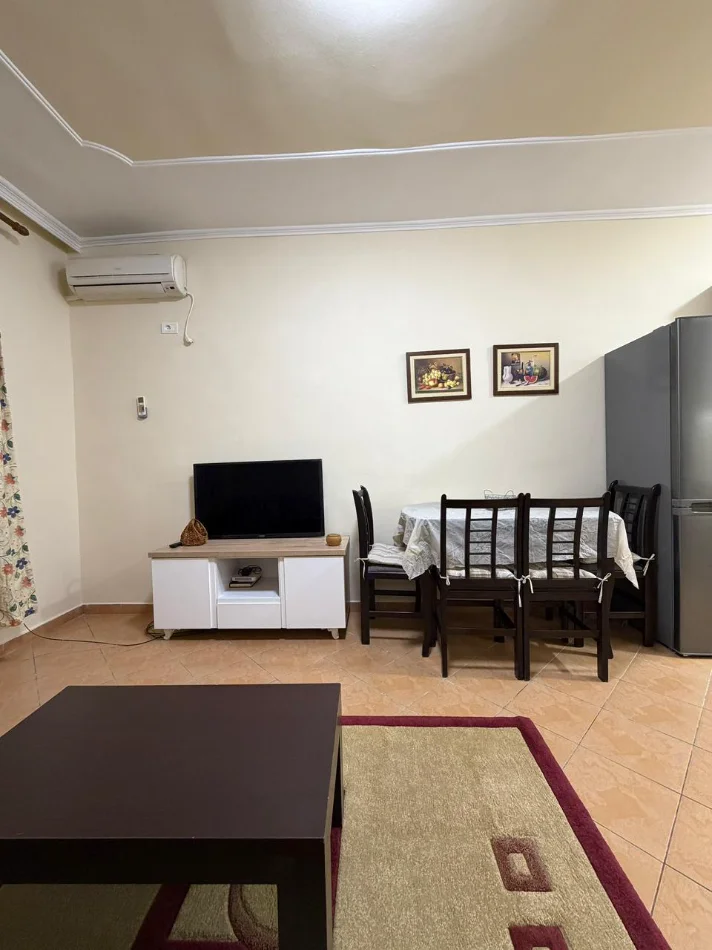 Tirane, jepet me qera apartament 1+1+Ballkon Kati 4, 65 m² 480 € 