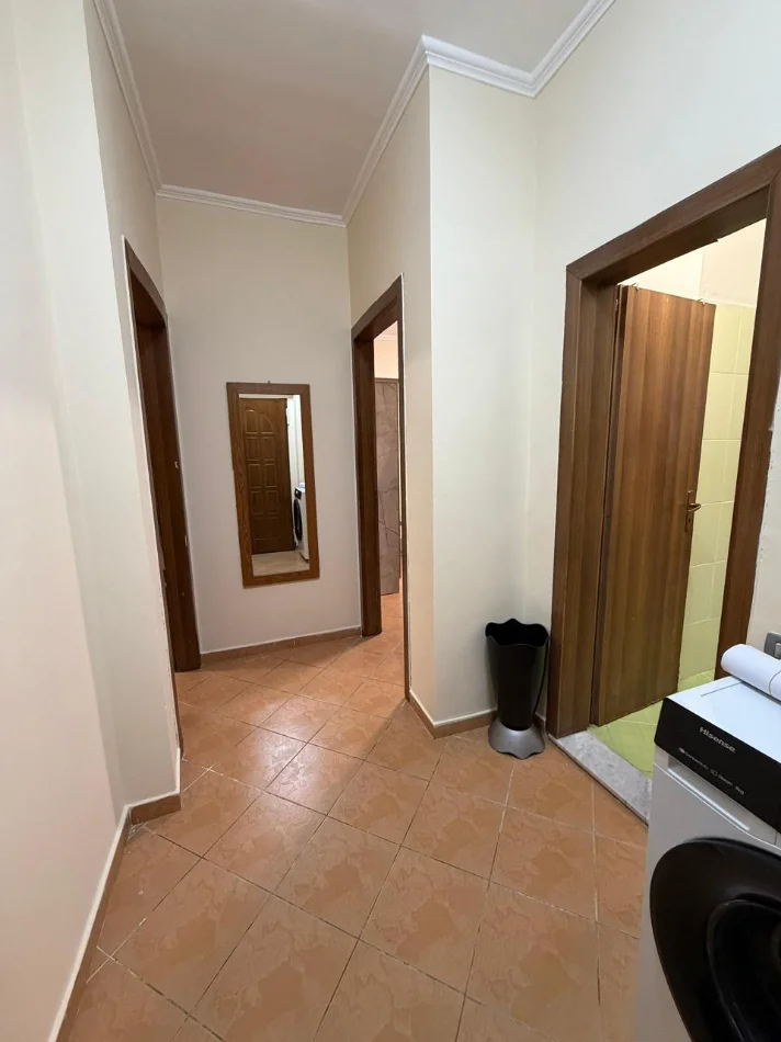 Tirane, jepet me qera apartament 1+1+Ballkon Kati 4, 65 m² 480 € 