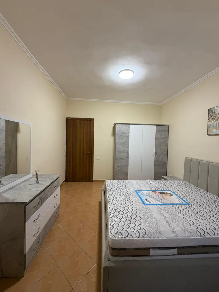 Tirane, jepet me qera apartament 1+1+Ballkon Kati 4, 65 m² 480 € 