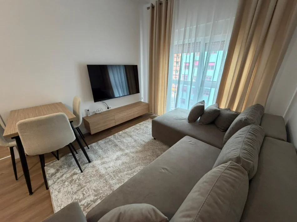 Tirane, jepet me qera apartament 1+1 Kati 6, (Ali Demi)