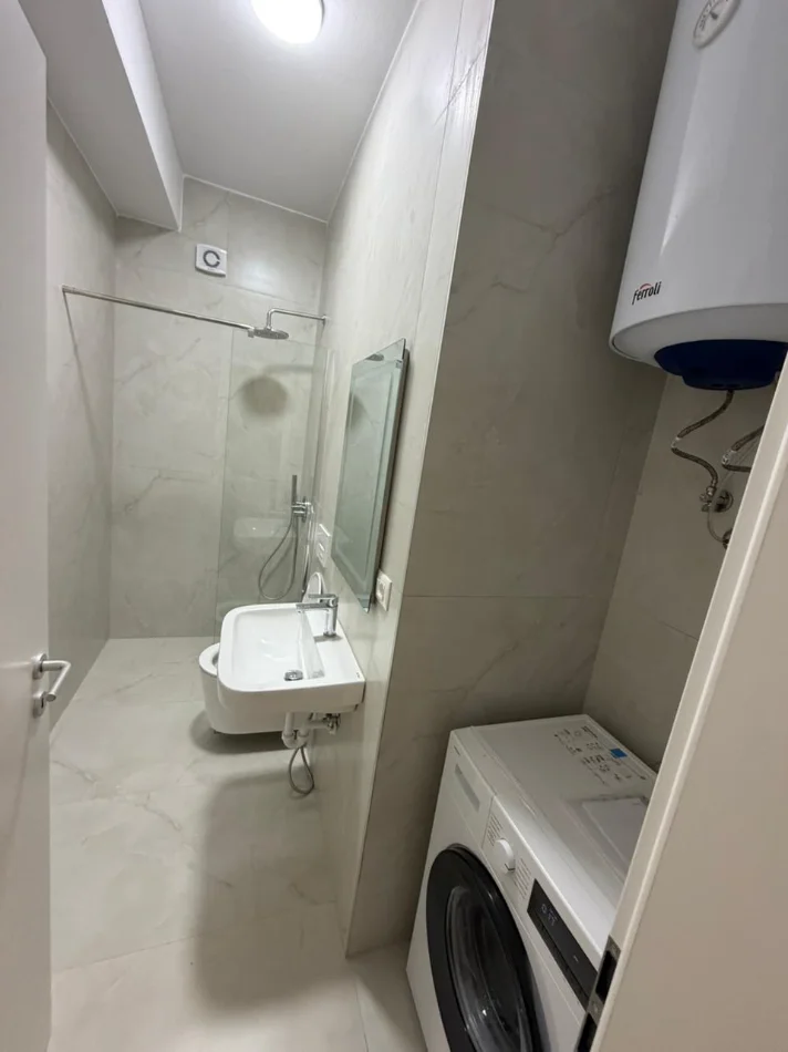 Tirane, jepet me qera apartament 1+1 Kati 6, (Ali Demi)