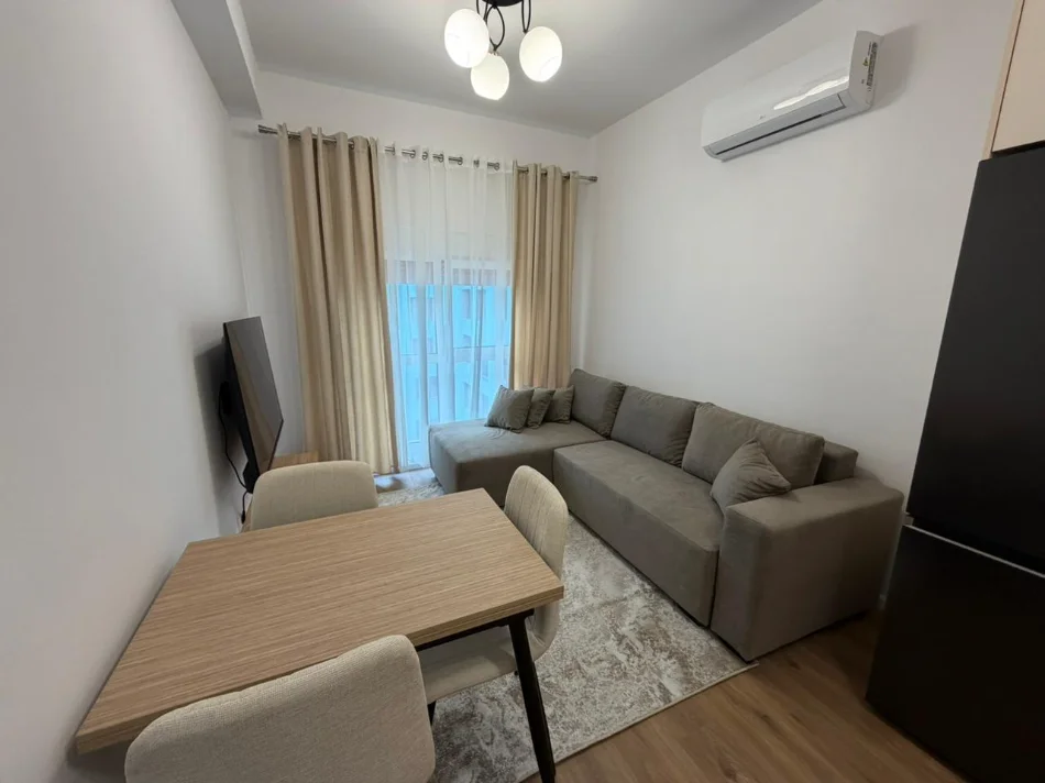 Tirane, jepet me qera apartament 1+1 Kati 6, (Ali Demi)