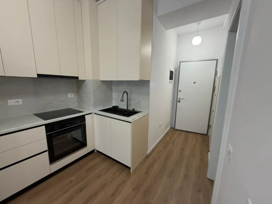 Tirane, jepet me qera apartament 1+1 Kati 6, (Ali Demi)