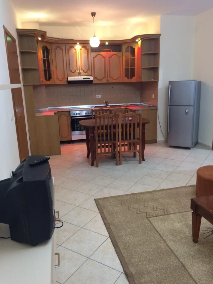 Tirane, jepet me qera apartament 3+1+Ballkon Kati 5, 119 m² 