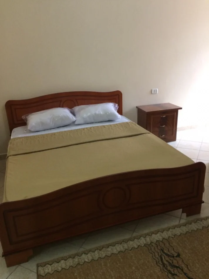 Tirane, jepet me qera apartament 3+1+Ballkon Kati 5, 119 m² 