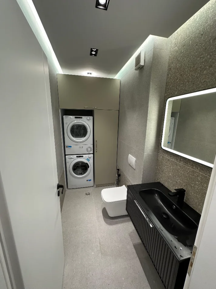 Tirane, jepet me qera apartament 3+1+Ballkon Kati 2, 107 m² 1.000 € 