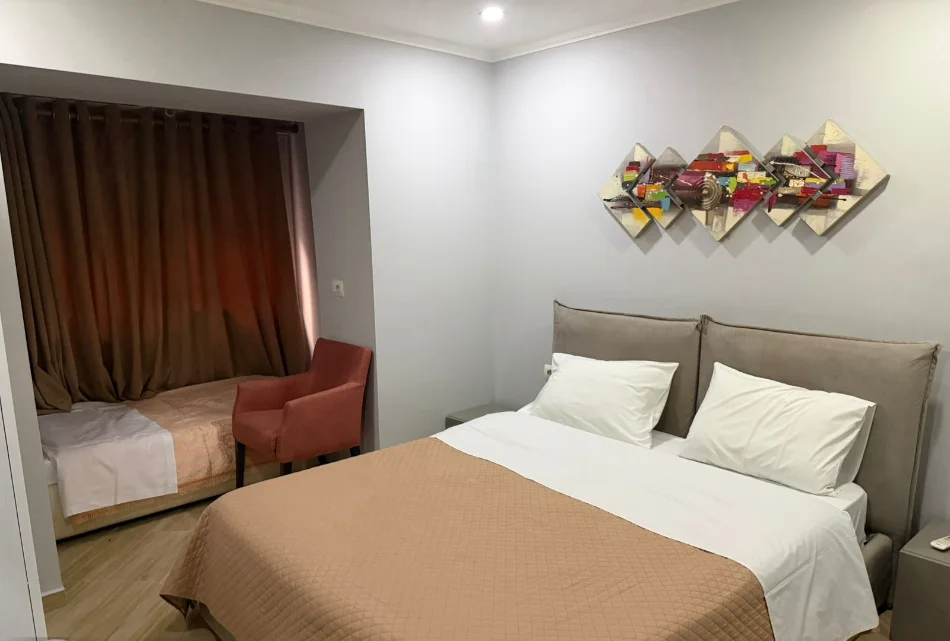 Tirane, jepet me qera apartament 1+1 Kati 1, 70 m² 500 € (BULEVARDI ZOGU I PARE)
