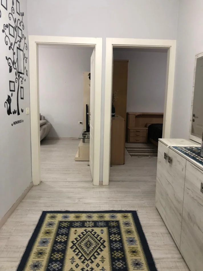 Tirane, jepet me qera apartament 1+1+Ballkon Kati 5, 68 m² 420 € 