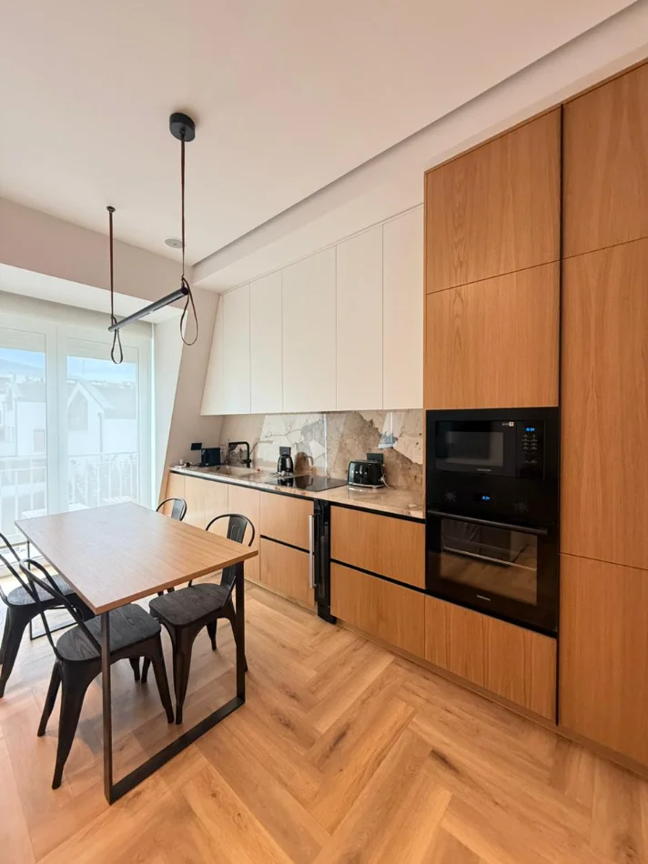 Tirane, jepet me qera apartament 2+1+Aneks+Ballkon Kati 3, 125 m² 1.800 € 