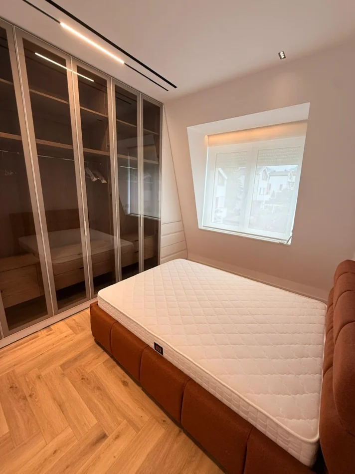 Tirane, jepet me qera apartament 2+1+Aneks+Ballkon Kati 3, 125 m² 1.800 € 